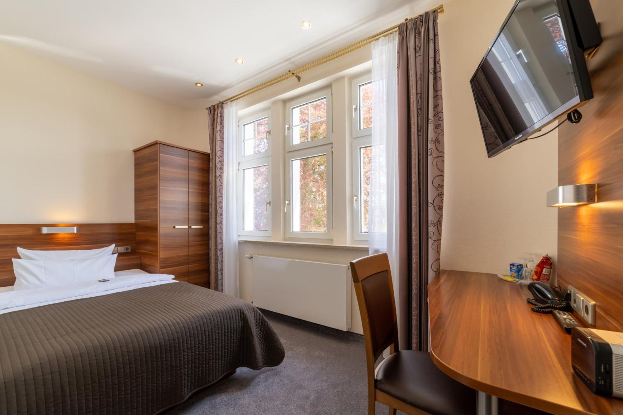 Hotel Schoengarten Garni Линдау Экстерьер фото