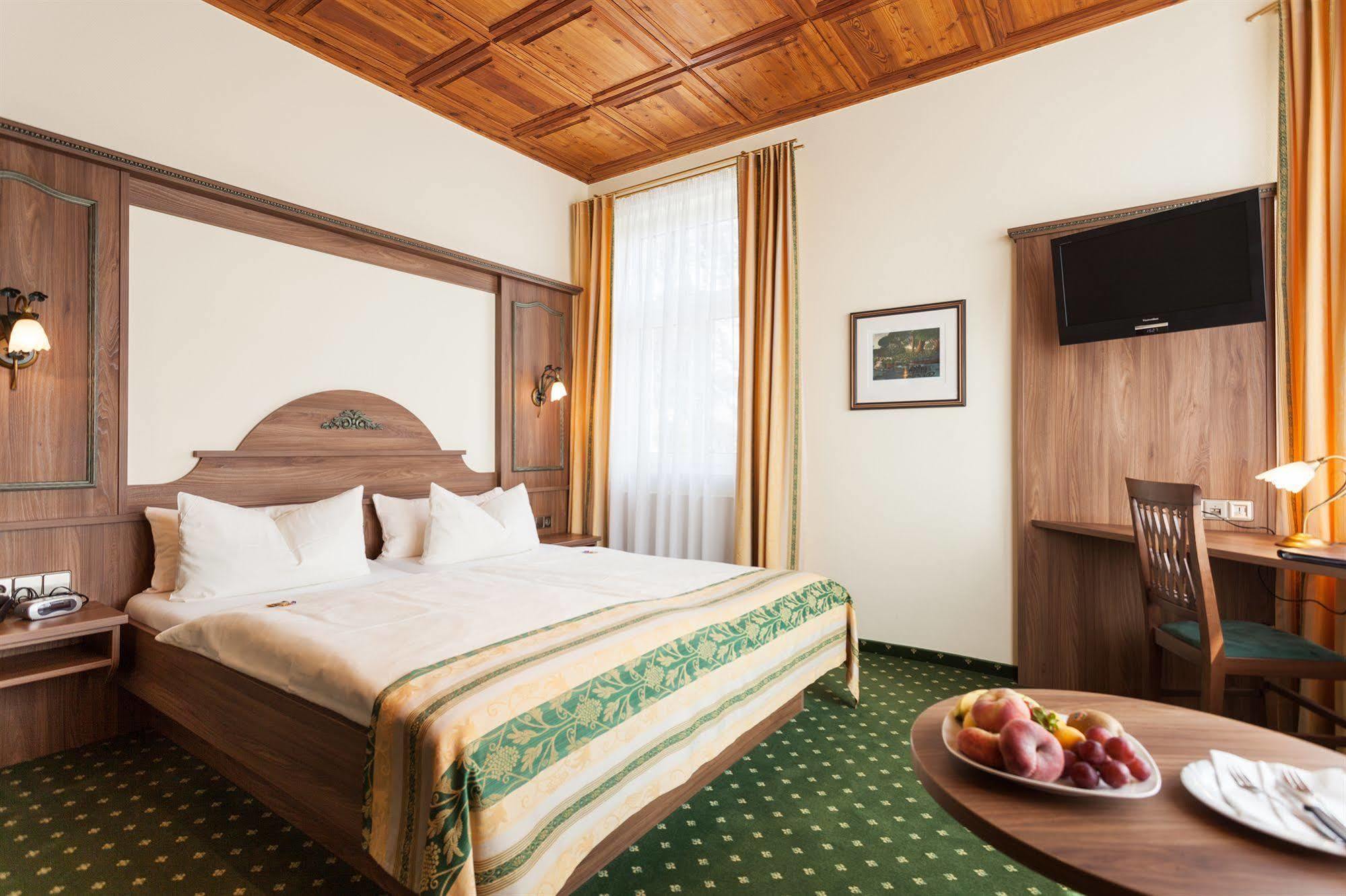 Hotel Schoengarten Garni Линдау Экстерьер фото